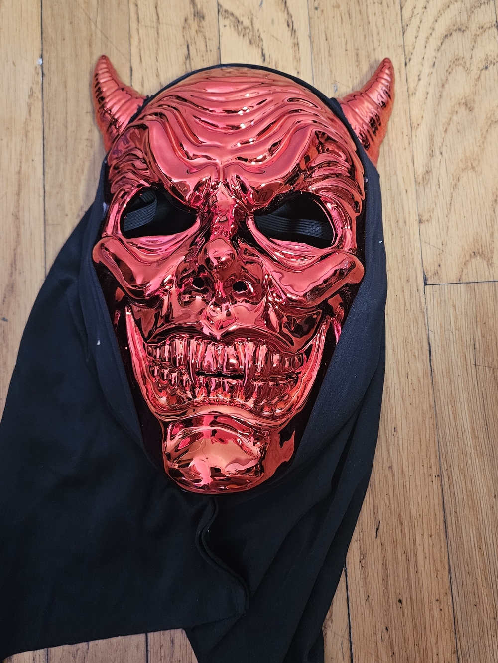 HalloweenRed Chrome Devil Mask Red & Black
